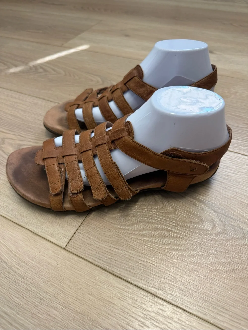 Vionic Harissa strappy brown leather orthotic footbed sandals women’s 10